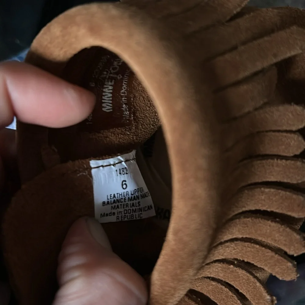 Minnetonka toddler moccasins size 6